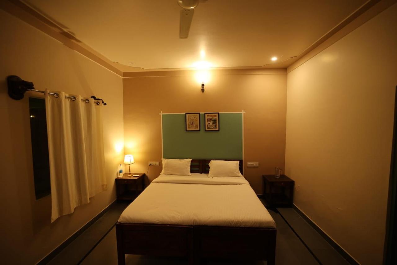 Vaché Farm Stay Udaipur Extérieur photo